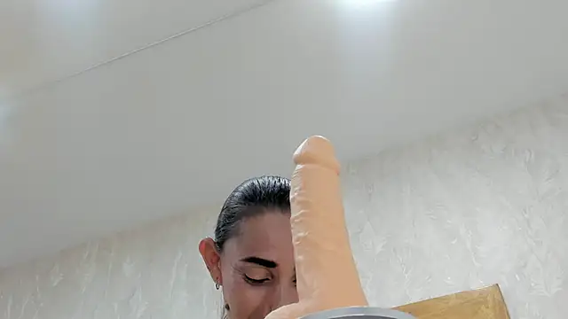 crystal sm online show from April 8, 2026, 3:08 am