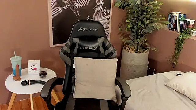 Snapshot of Skyyle_ chatting on February 14, 2026, 1:22 pm Skyyle online show from February 14, 2026, 1:22 pm