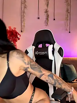 Snapshot of SOY_NOOA chatting on November 8, 2025, 1:03 pm SOY NOOA online show from November 8, 2025, 1:03 pm