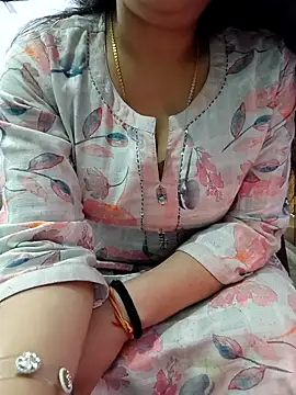 Snapshot of roshni_agrawal0 chatting on February 6, 2026, 7:59 am roshni agrawal0 online show from February 6, 2026, 7:59 am