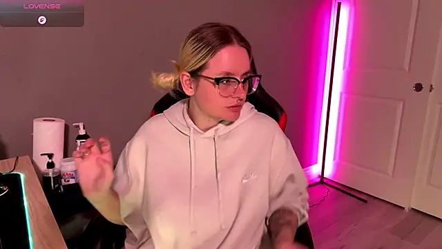 Charlies world online show from November 21, 2025, 9:14 pm