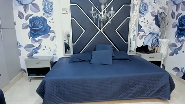 LatinaHoleQueen online show from September 9, 2025, 2:15 pm