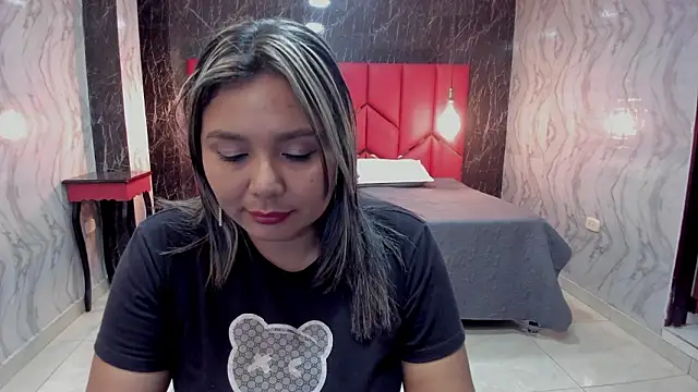 Snapshot of LatinaHoleQueen chatting on February 4, 2026, 2:01 pm LatinaHoleQueen online show from February 4, 2026, 2:01 pm