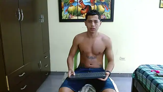 Snapshot of Lil_condor_bby1 chatting on November 6, 2025, 8:35 pm Lil condor bby1 online show from November 6, 2025, 8:35 pm