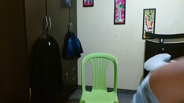 Snapshot of Lil_condor_bby1 chatting on November 12, 2025, 1:43 am Lil condor bby1 online show from November 12, 2025, 1:43 am