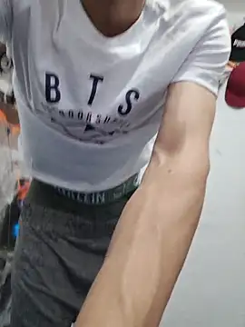 Snapshot of Ethanho0t chatting on October 18, 2025, 9:11 am Ethanho0t online show from October 18, 2025, 9:11 am