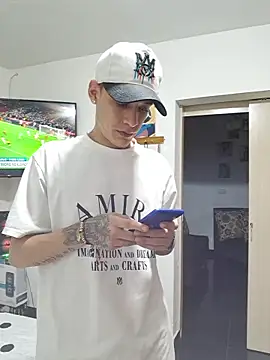 Snapshot of Ethanho0t chatting on November 4, 2025, 11:08 pm Ethanho0t online show from November 4, 2025, 11:08 pm