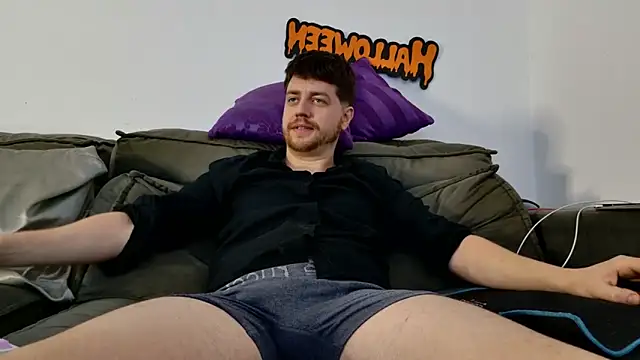 Snapshot of aaron_nvk chatting on October 29, 2025, 10:20 pm aaron nvk online show from October 29, 2025, 10:20 pm