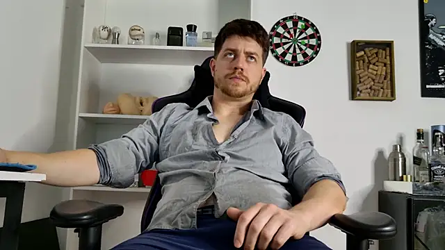 Snapshot of aaron_nvk chatting on November 30, 2025, 9:15 pm aaron nvk online show from November 30, 2025, 9:15 pm