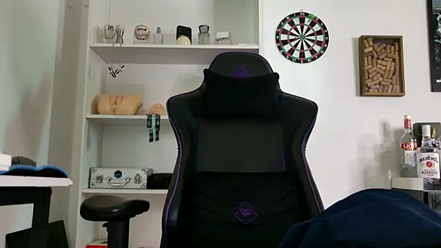 aaron nvk online show from April 11, 2026, 6:44 pm