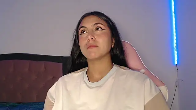 Snapshot of Sarahcutexoxox chatting on November 7, 2025, 6:18 am Sarahcutexoxox online show from November 7, 2025, 6:18 am