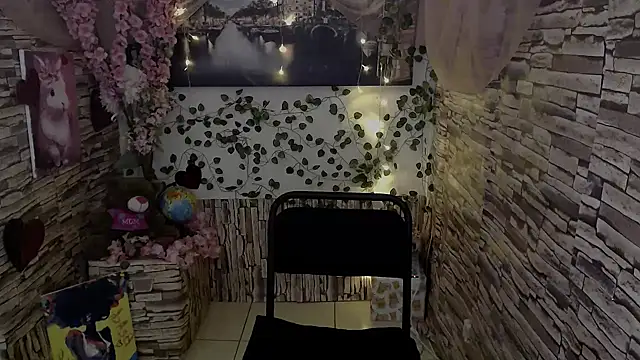 Snapshot of Amanda_Bright_ chatting on October 18, 2025, 11:23 am Amanda Bright online show from October 18, 2025, 11:23 am