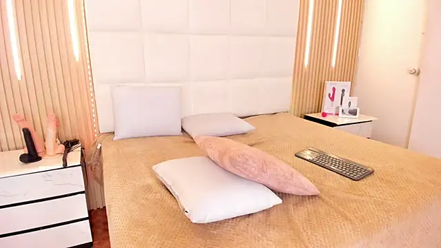 Snapshot of Elody_rousse chatting on November 29, 2025, 12:27 pm Elody rousse online show from November 29, 2025, 12:27 pm