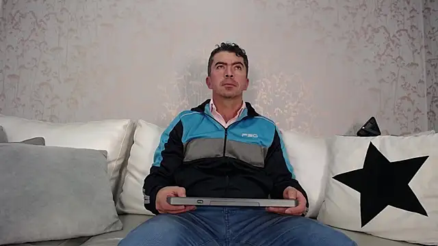 Snapshot of JuanKFit_45 chatting on November 5, 2025, 1:36 pm JuanKFit 45 online show from November 5, 2025, 1:36 pm