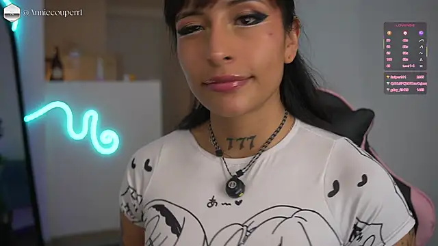 AnnieCouperr online show from April 3, 2026, 7:42 pm