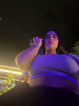 Snapshot of BellaLeclair chatting on February 16, 2026, 12:42 am BellaLeclair online show from February 16, 2026, 12:42 am