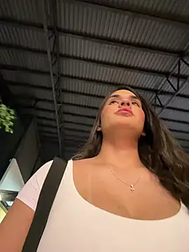 BellaLeclair online show from April 5, 2026, 12:06 am