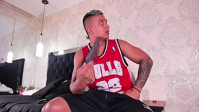 ThiagoBlaze online show from September 30, 2025, 11:44 pm