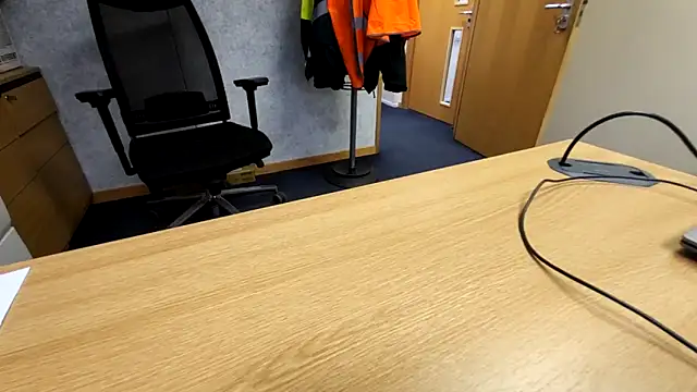 Snapshot of Oorse1966 chatting on November 12, 2025, 11:58 am Oorse1966 online show from November 12, 2025, 11:58 am