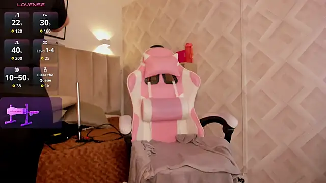 Snapshot of Clhoe_Johnson chatting on February 13, 2026, 12:38 pm Clhoe Johnson online show from February 13, 2026, 12:38 pm