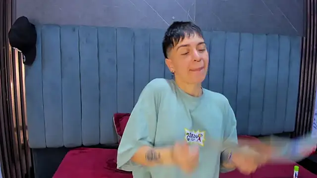 Snapshot of _Hannah_Hot chatting on February 17, 2026, 2:31 am Hannah Hot online show from February 17, 2026, 2:31 am