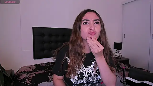 Alice Dickinssonn online show from November 20, 2025, 12:39 pm