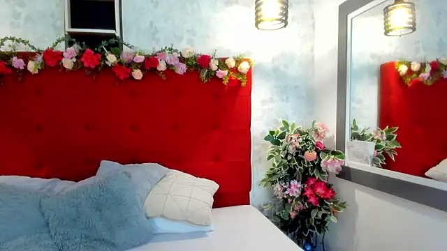 SarahEscobarr online show from November 4, 2025, 4:38 am