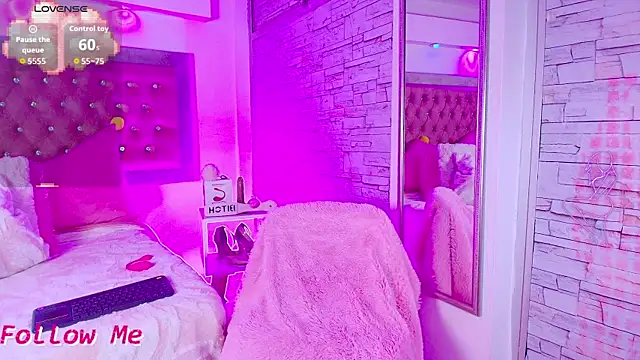 Snapshot of Bonn_Glow chatting on February 5, 2026, 4:08 am Bonn Glow online show from February 5, 2026, 4:08 am