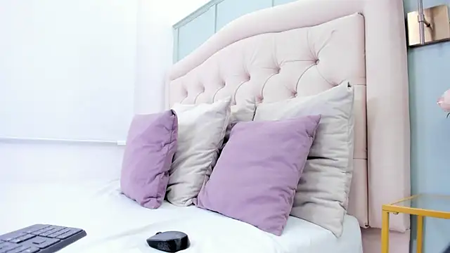 Snapshot of katia_harrison_ chatting on October 29, 2025, 5:12 pm katia harrison online show from October 29, 2025, 5:12 pm