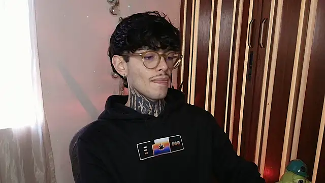 Mihail leroy online show from December 19, 2025, 8:11 pm