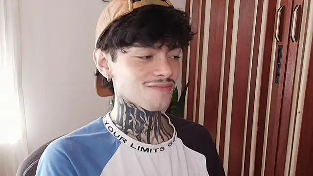 Snapshot of Mihail_leroy chatting on December 17, 2025, 1:49 pm Mihail leroy online show from December 17, 2025, 1:49 pm