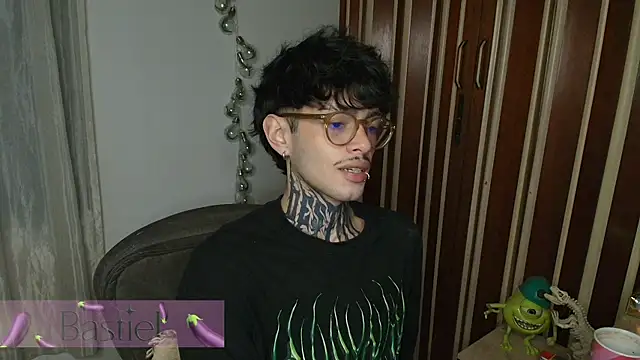 Snapshot of Mihail_leroy chatting on November 26, 2025, 2:44 am Mihail leroy online show from November 26, 2025, 2:44 am