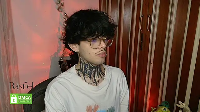 Snapshot of Mihail_leroy chatting on September 26, 2025, 1:23 am Mihail leroy online show from September 26, 2025, 1:23 am