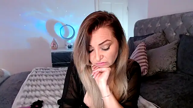 AngeleyesUK online show from October 23, 2025, 1:15 am