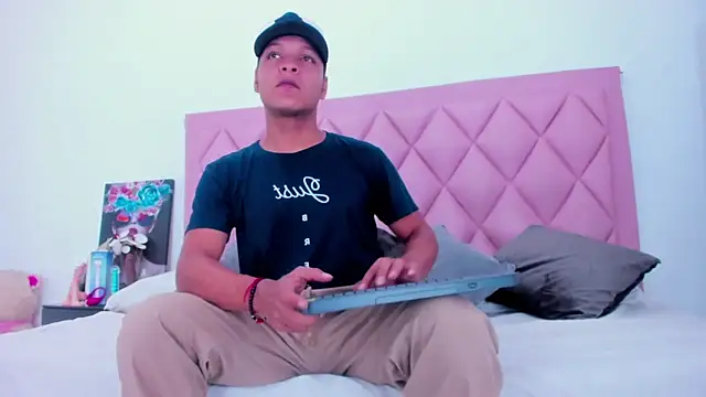 Ricky Owens1 online show from November 29, 2025, 12:49 pm