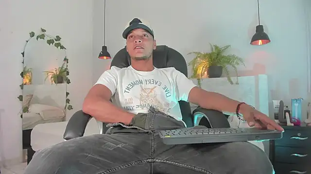 Ricky Owens1 online show from November 5, 2025, 8:23 pm