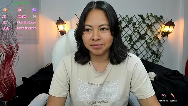 Louisa  clare online show from December 14, 2025, 10:04 pm