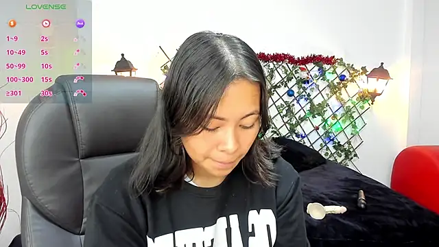 Louisa  clare online show from December 22, 2025, 1:06 am