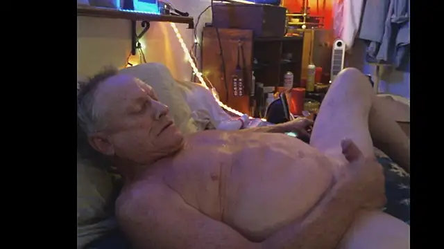 Snapshot of Pussyeat2please chatting on October 21, 2025, 10:47 am Pussyeat2please online show from October 21, 2025, 10:47 am