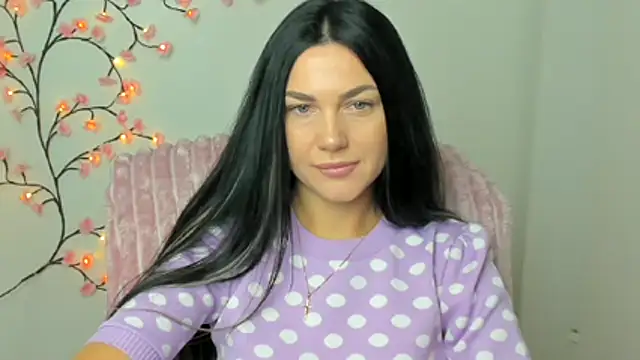 Snapshot of Lune_Moon chatting on December 16, 2025, 7:23 am Lune Moon online show from December 16, 2025, 7:23 am