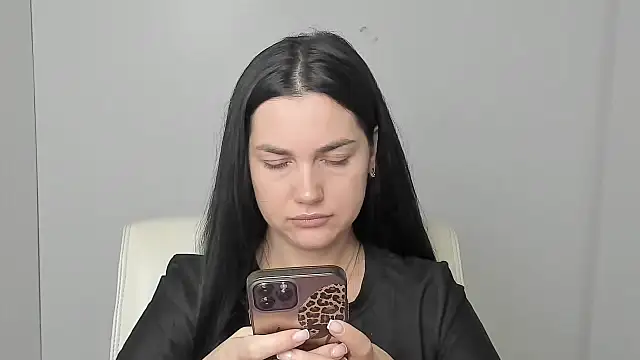 Snapshot of Lune_Moon chatting on October 3, 2025, 5:42 am Lune Moon online show from October 3, 2025, 5:42 am
