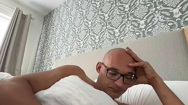 halfcastlad online show from November 10, 2025, 9:47 am