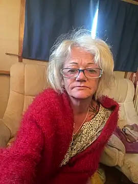 Snapshot of ladyboatlady chatting on May 7, 2026, 5:33 am ladyboatlady online show from May 7, 2026, 5:33 am