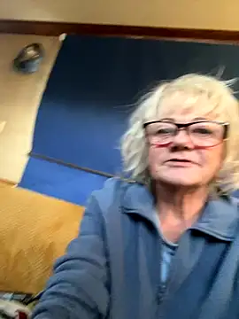 ladyboatlady online show from November 3, 2025, 3:48 pm