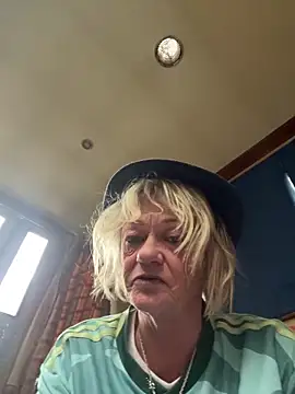Snapshot of ladyboatlady chatting on May 16, 2026, 4:06 pm ladyboatlady online show from May 16, 2026, 4:06 pm