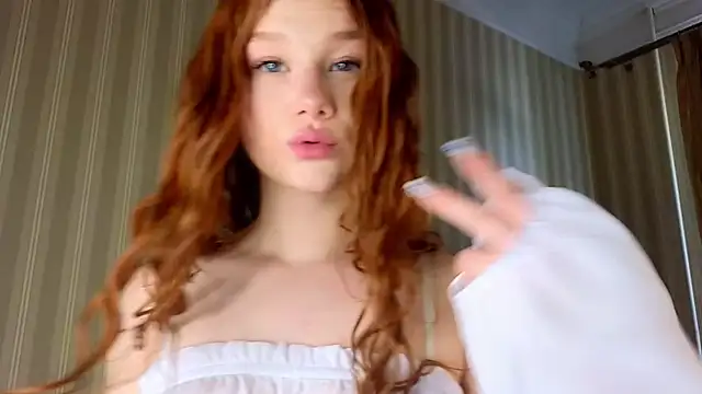 Snapshot of Juuulia_ chatting on June 4, 2026, 2:22 pm Juuulia online show from June 4, 2026, 2:22 pm