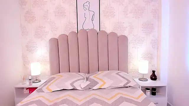 Snapshot of ShaynaHosk chatting on November 14, 2025, 8:34 pm ShaynaHosk online show from November 14, 2025, 8:34 pm