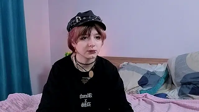 Snapshot of TaiteBeat chatting on November 3, 2025, 5:38 pm TaiteBeat online show from November 3, 2025, 5:38 pm