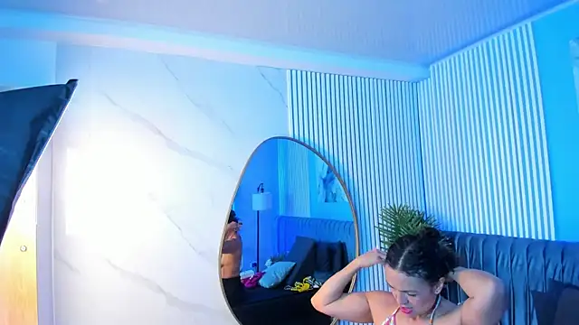 bellarivera  online show from November 17, 2025, 6:56 pm