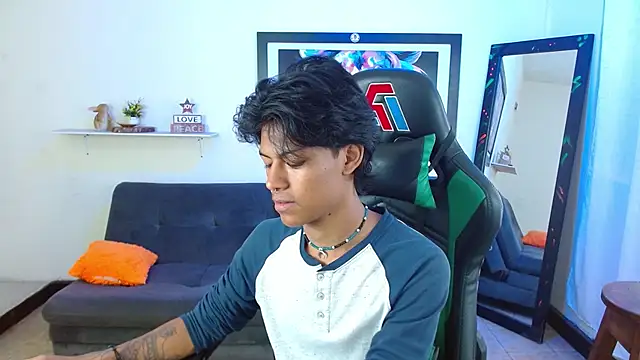 Snapshot of dreyk20 chatting on November 19, 2025, 2:06 pm dreyk20 online show from November 19, 2025, 2:06 pm